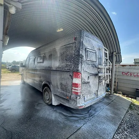 Rent Luxury Sprinter Campingplads