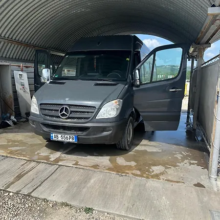 Rent Luxury Sprinter Campingplads