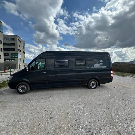 Rent Luxury Sprinter Campsite Polisi i Vogel